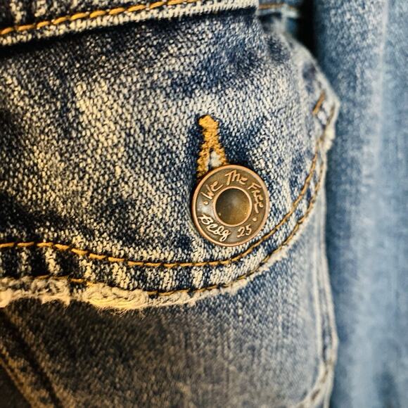 Free People Oversized Jean Jacket M Denim Distressed Retro Trucker Fall Boho - Picture 3 of 11